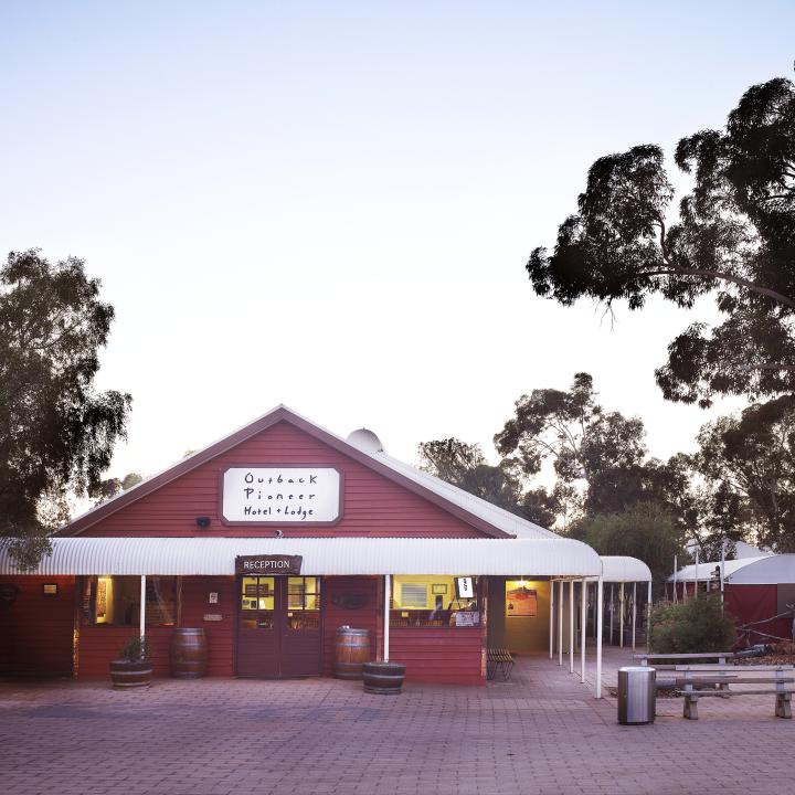 Outback Pioneer Lodge & Hotel