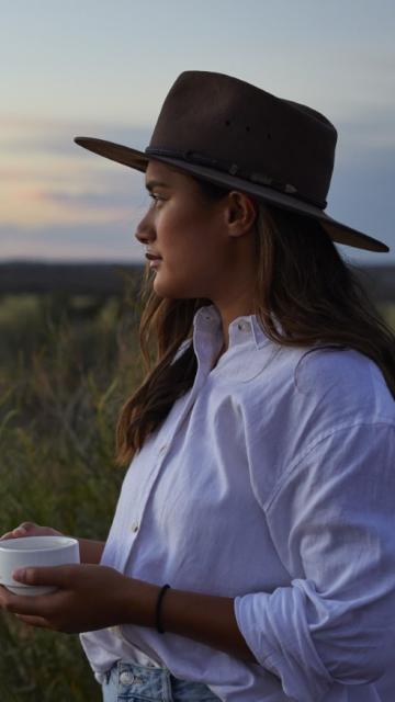 Women breakfast Uluru